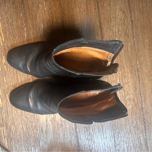 Frye Cameron soft leather zip back booties size 8.5 - Picture 9 of 12